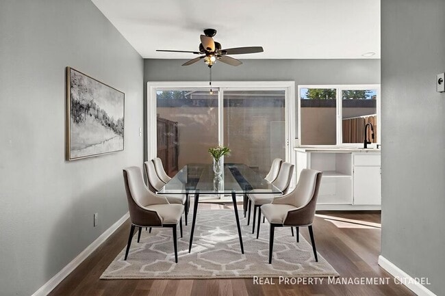 Foto del edificio - 11104 Grant Way