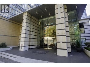 Building Photo - 1028 Barclay St