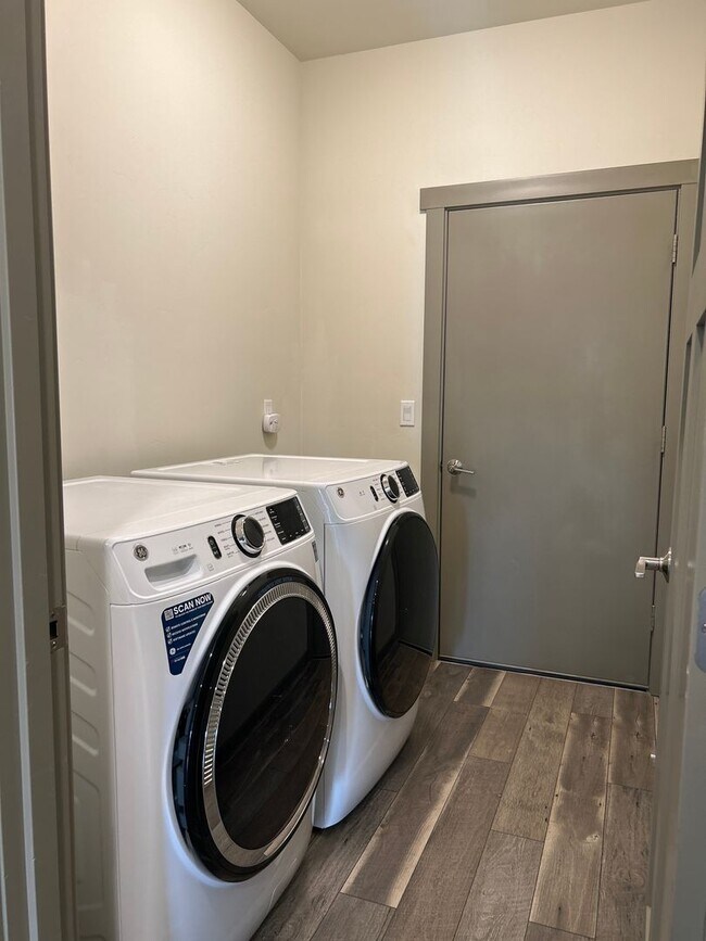 Foto del edificio - 1062 SE Balsamroot Ln