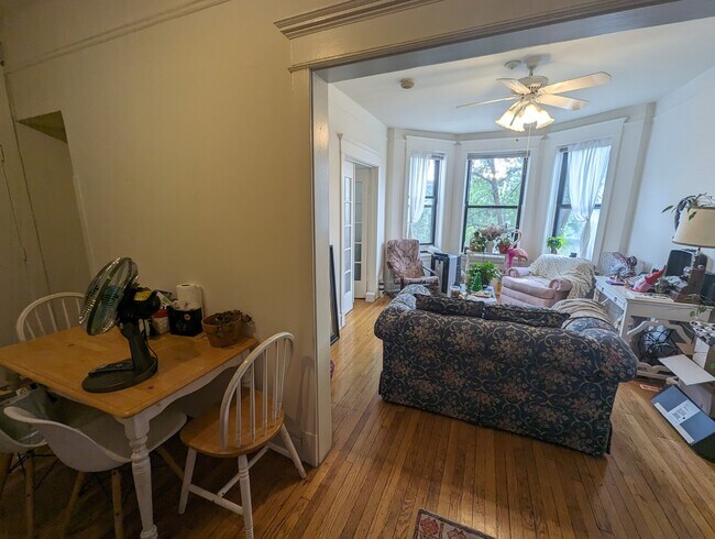 Foto del edificio - 3815 N Wilton Ave