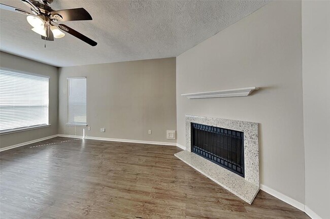 Foto del edificio - 14511 Cypress Falls Dr