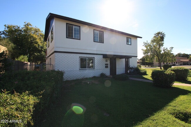 Building Photo - 1333 E Flower St