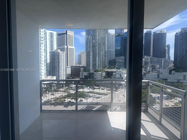 Foto del edificio - 350 S Miami Ave