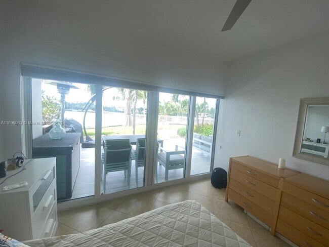 Foto del edificio - 6580 Indian Creek Dr