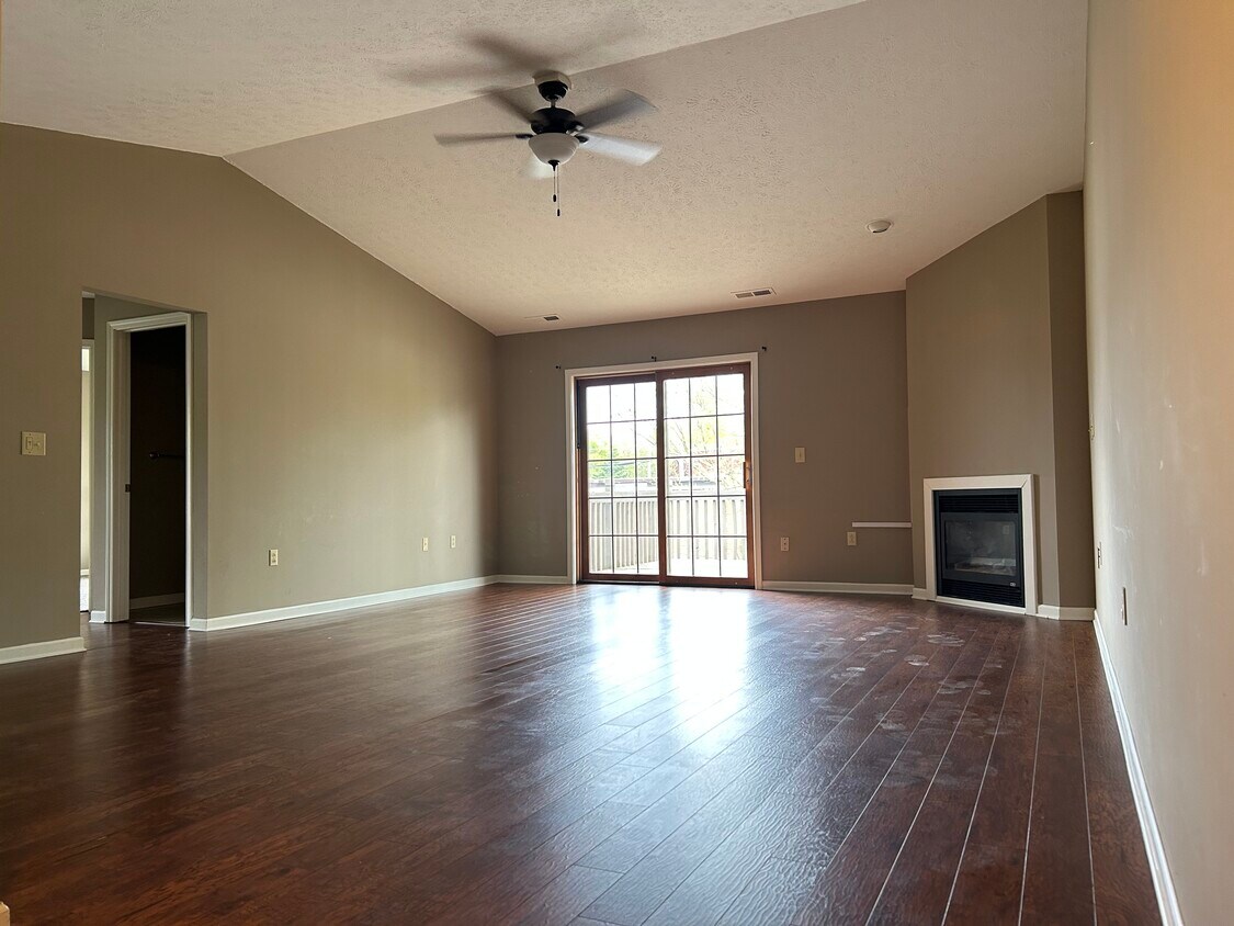 114 N Third St Unit B, Pierceton, IN 46562 Apartments in Pierceton