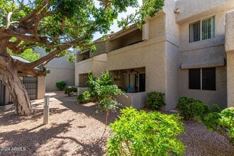 Building Photo - 4444 E Paradise Vlg Pkwy S