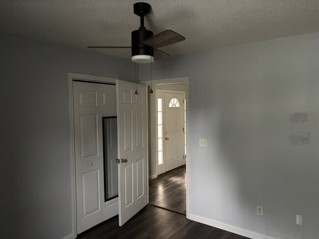 Foto del edificio - 6359 Gary Moore Ln