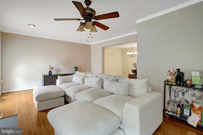 Foto del edificio - 8819 Hardesty Dr