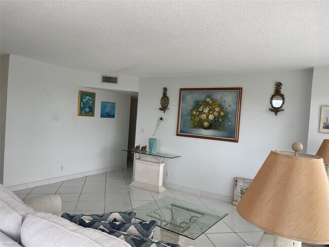Foto del edificio - 2 br, 2 bath Condo - 4010 Galt Ocean Dr Ap...