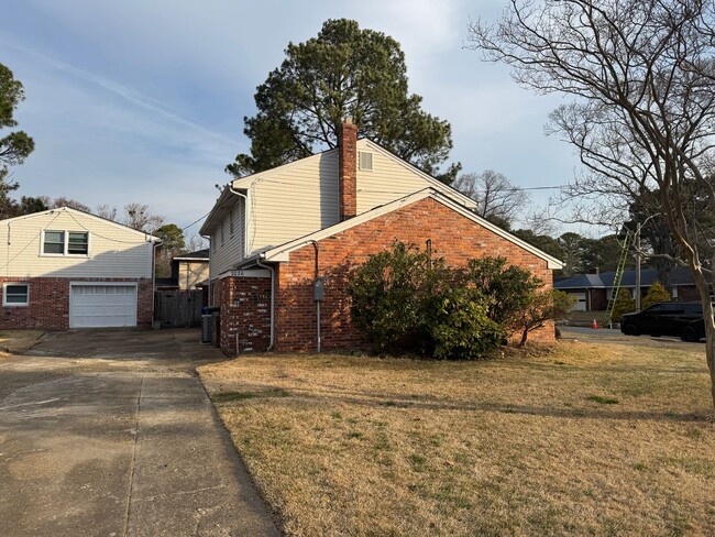 Building Photo - EAST POINT Five Bedroom Home