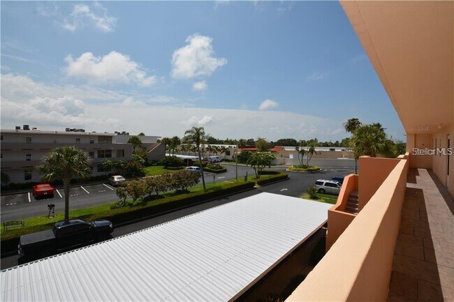 Foto del edificio - 7420 Bay Island Dr S