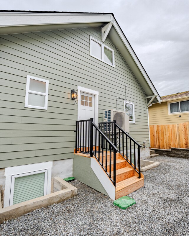 Building Photo - 2106 Oakes Ave