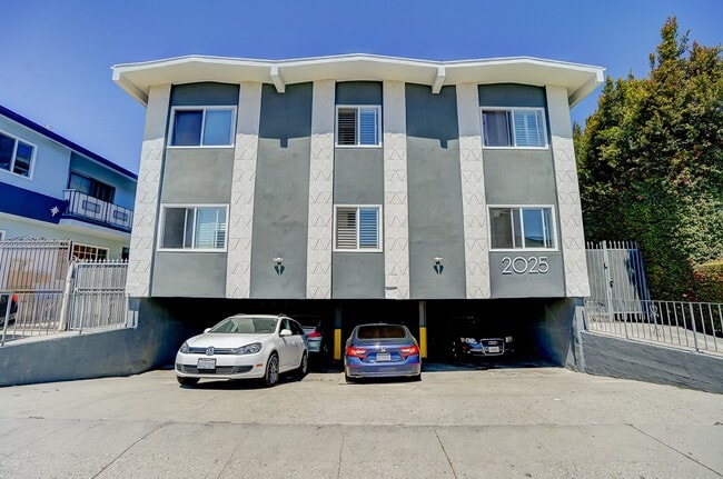 Building Photo - 2025 S Shenandoah St