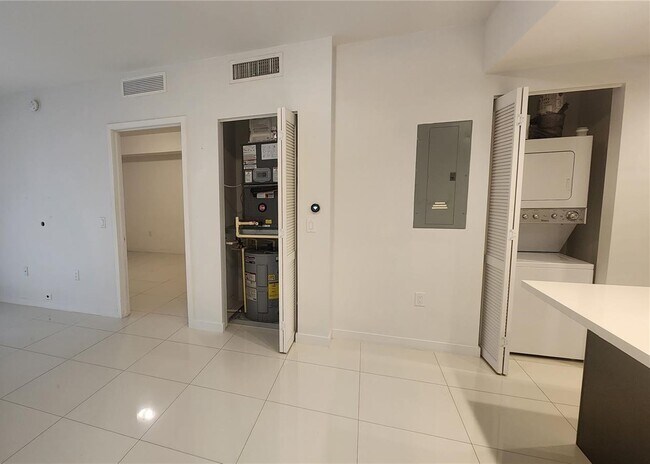 Building Photo - 7875 NW 107th Ave