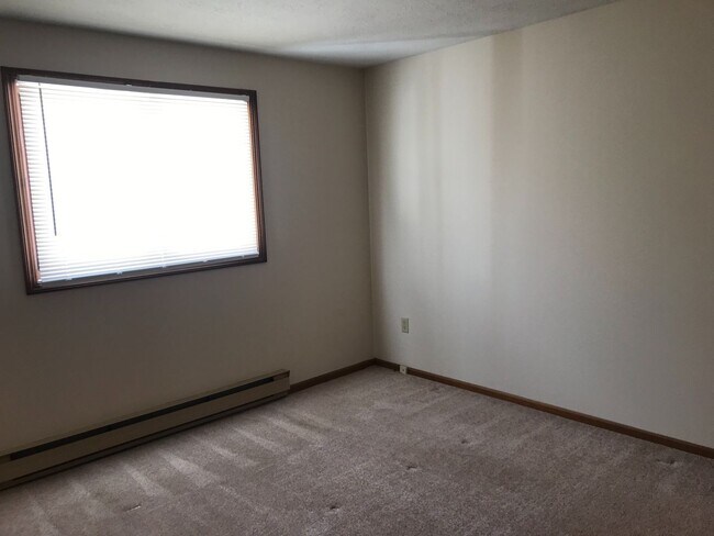 Building Photo - 225- RAVENWOOD