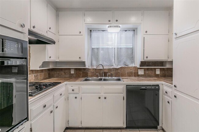 Building Photo - 6524 Stardust Dr N