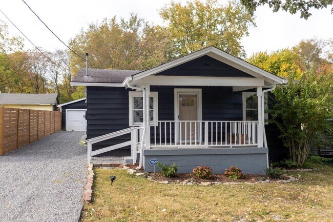 Building Photo - 2109B Sadler Ave