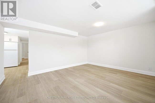 Building Photo - 39 Penhurst Ave