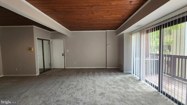 Foto del edificio - 53 Skyhill Rd