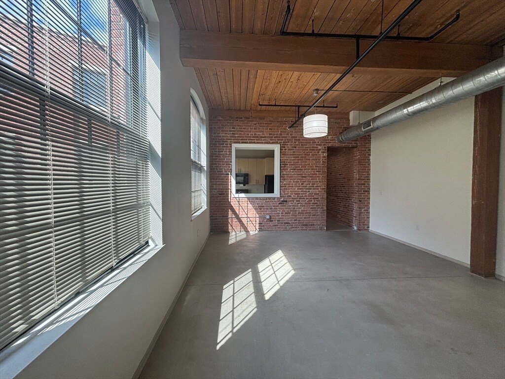 Foto principal - 77 Gerrish Ave