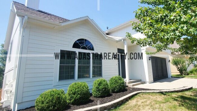 Foto del edificio - Gorgeous Updated Home in Blue Valley, South Overland Park-Available in APRIL!!
