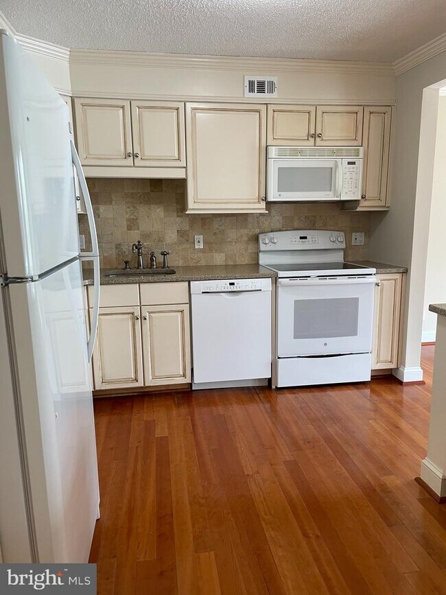 6800 Fleetwood Rd Unit 418, McLean, VA 22101 Room for Rent in McLean
