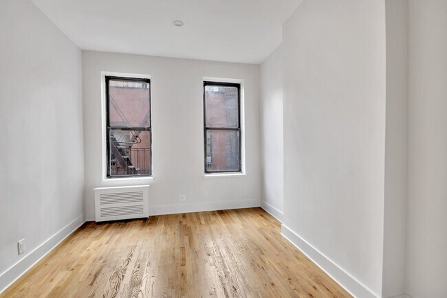 Foto del edificio - 358 W 45th St