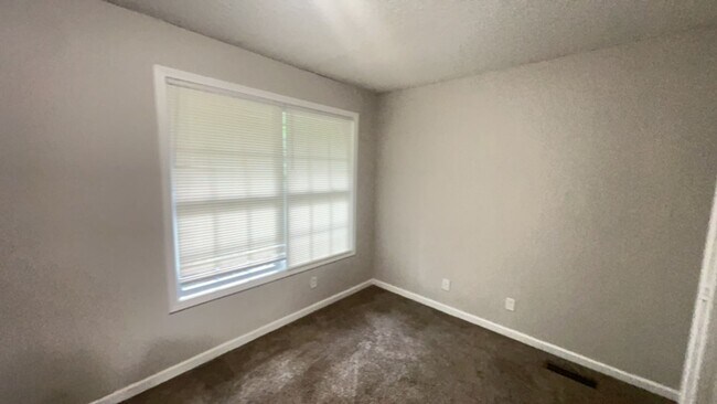 Foto del edificio - Town Houses in Dallas  -  MOVE IN SPECIAL! $500 OFF FIRST MONTHS RENT!!