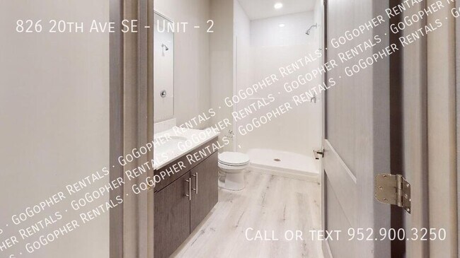Building Photo - Spacious Duplex Close to U of M Campus