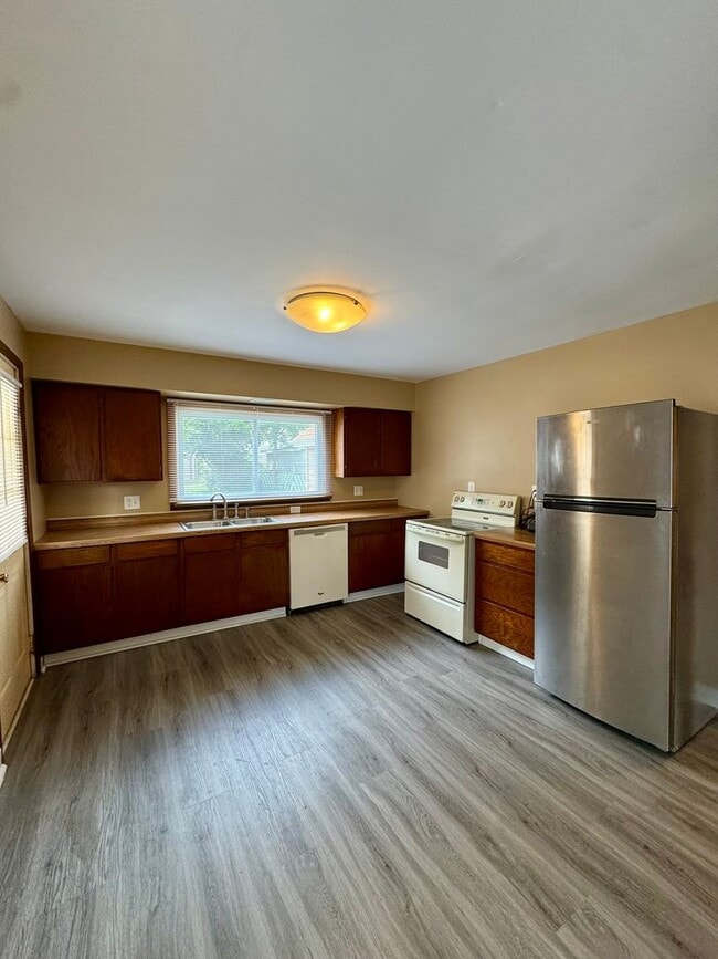 Building Photo - Rochester MN 3 bedrooms, 2 bathrooms, and ...