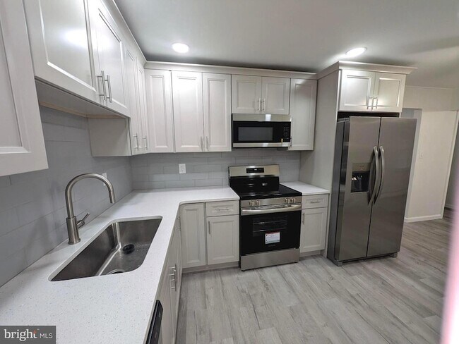 Foto del edificio - 71 Handy Rd