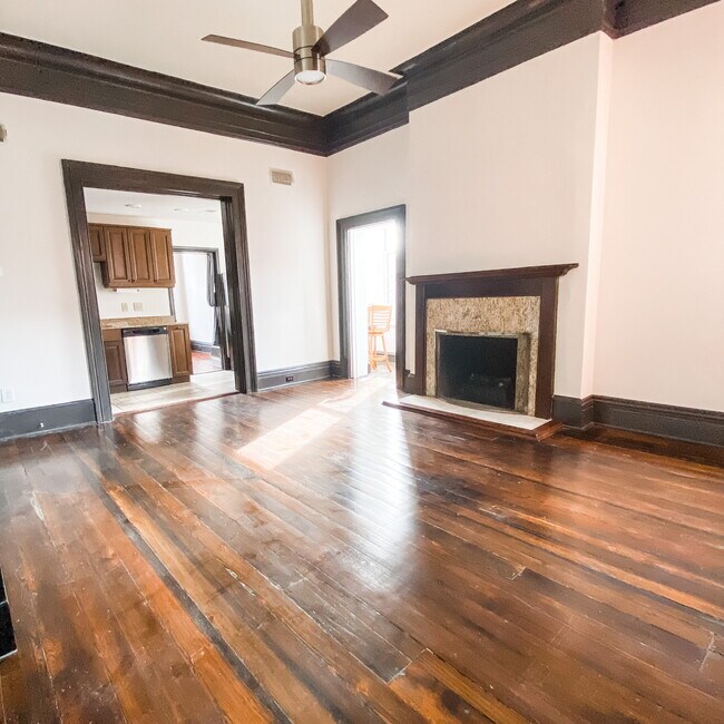 Building Photo - 904 N Calvert St