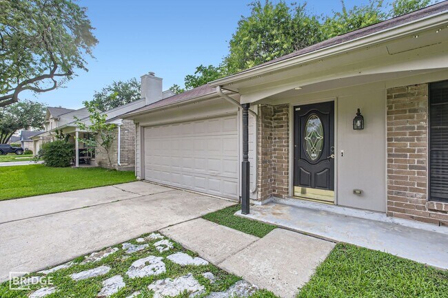 Building Photo - 11910 Yearling Dr