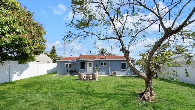 Photo - 3331 Lake Ave House