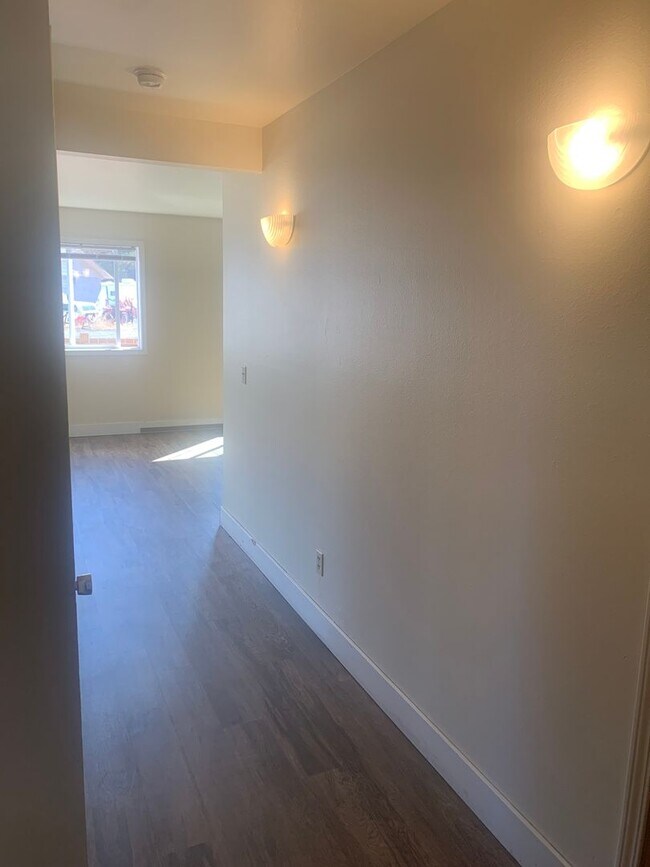Building Photo - 1304 Brooklane