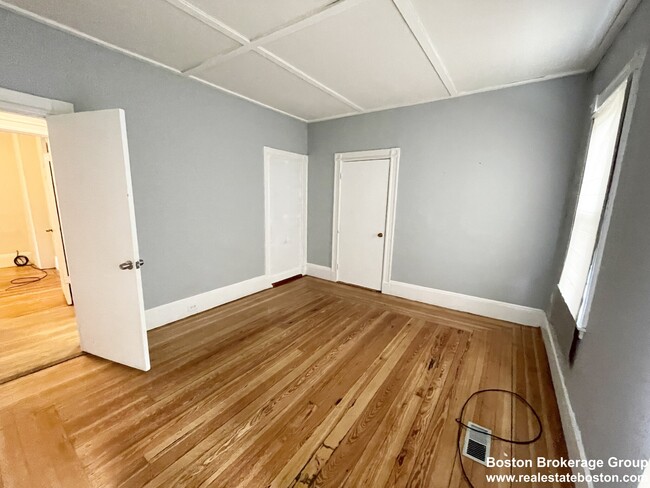 Building Photo - 9 Wave Ave