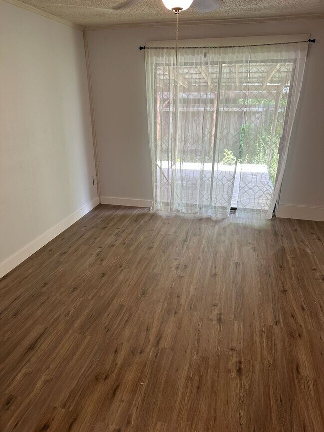 Foto del edificio - 44210 S Range Rd