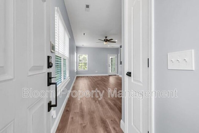 Building Photo - 317 Savannah River Dr