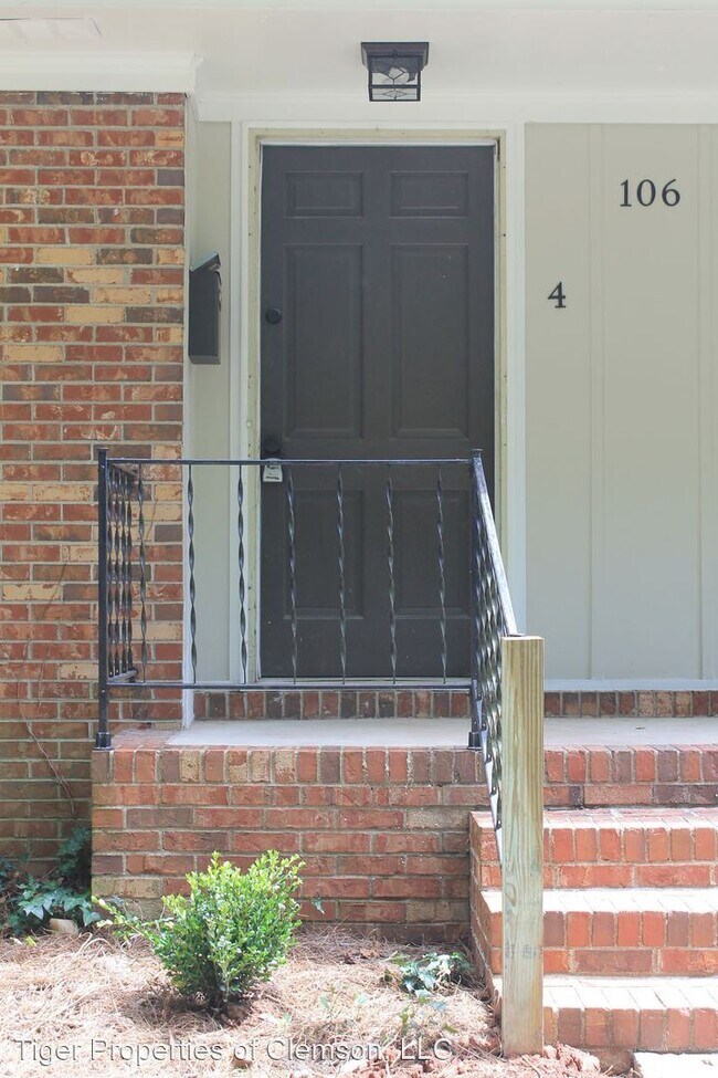 Building Photo - 106 Strode Cir