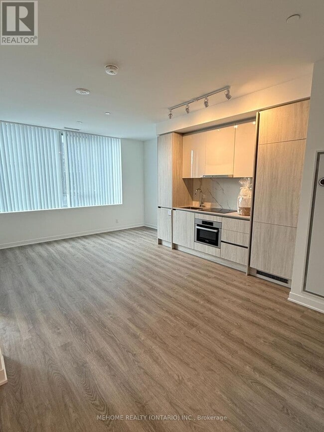 Building Photo - 180 Front St E