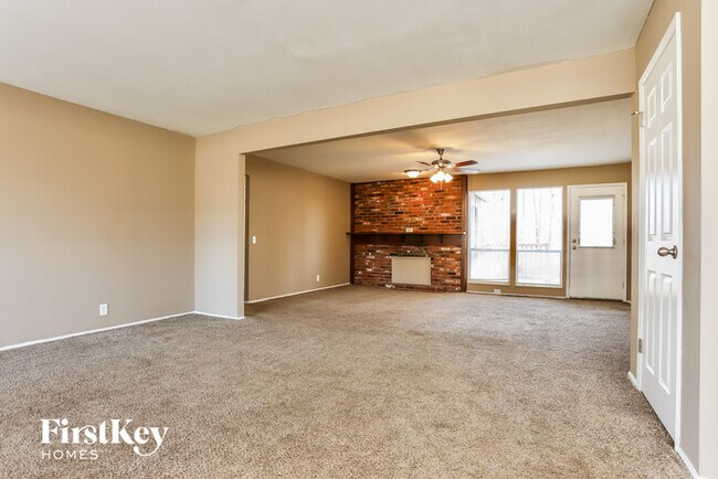 Building Photo - 3250 Churchill Dr