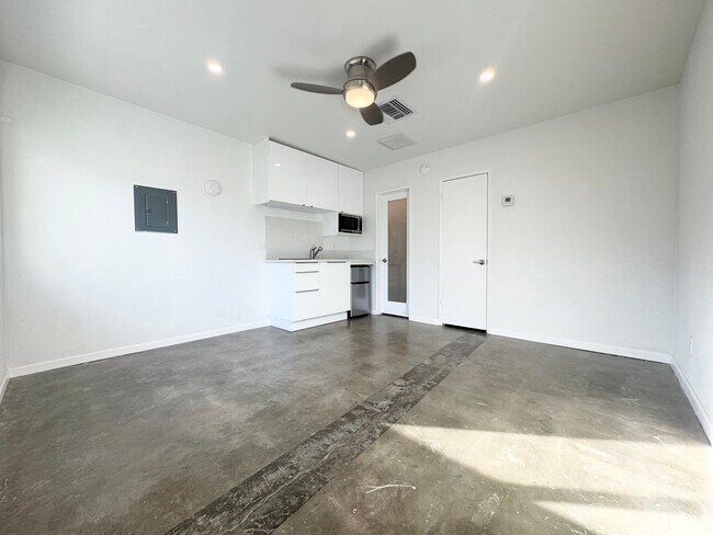Foto del edificio - AVAILABLE NOW!! Studio Apartment in Palm Springs!!
