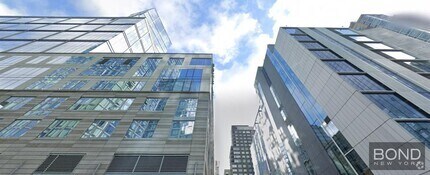 Building Photo - 400 W 61st St