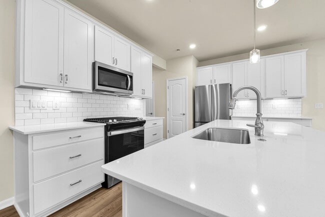 Building Photo - 104 Addison Cir