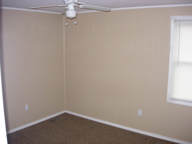 Bedroom-1 - 233 E Bigelow Ave