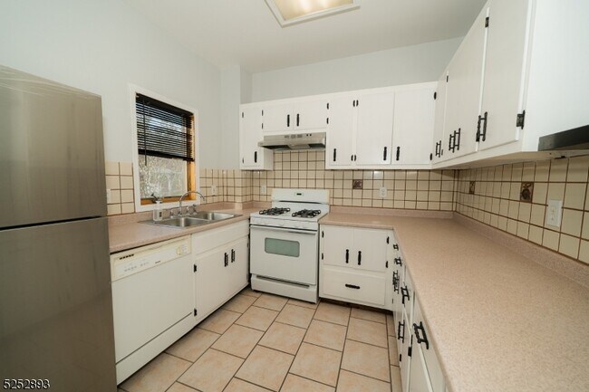 Building Photo - 112 Prospect St