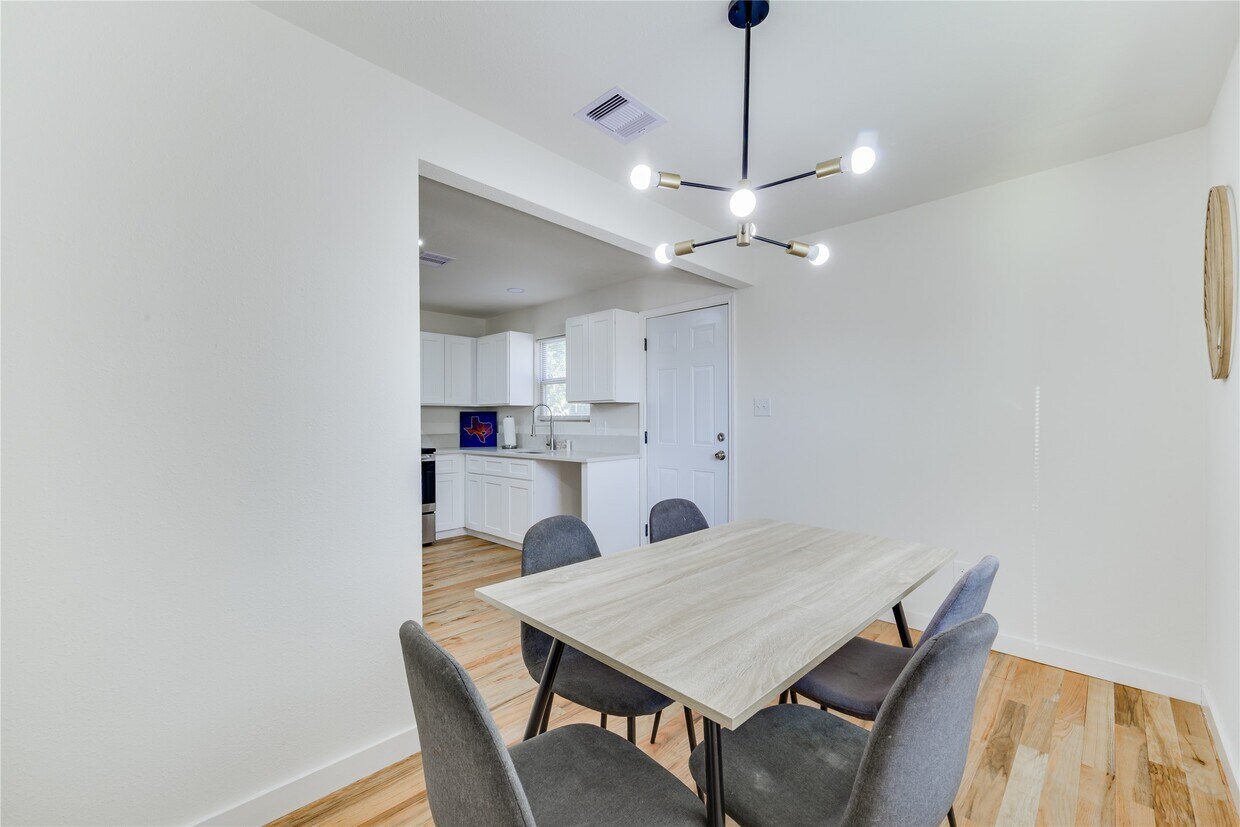 Foto principal - 6603 Victoria St