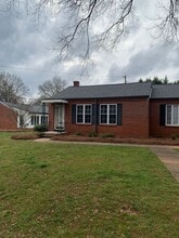 Building Photo - 806 N Avalon Rd