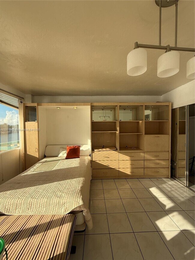 Foto del edificio - 6484 Indian Creek Dr