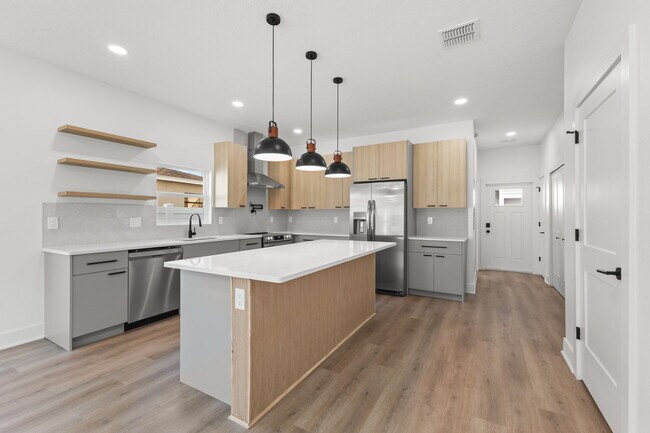 Building Photo - 2525 13th Ave N